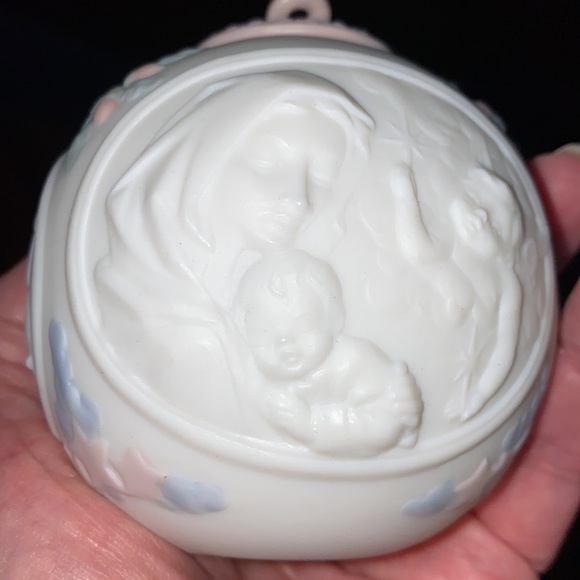 Lladro 1996 Muted Pastel Porcelain Christmas Ornament Collectible - Picture 7 of 9